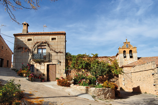 Casa-con-torre-iglesia